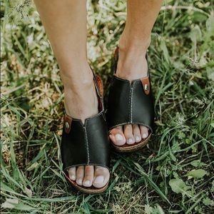 Roolee Vita Wedges Black